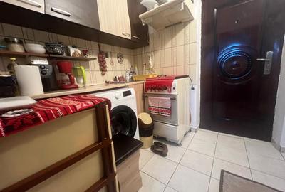 VAND GARSONIERA PORT ET 2 PRET 28.000 EURO - 3