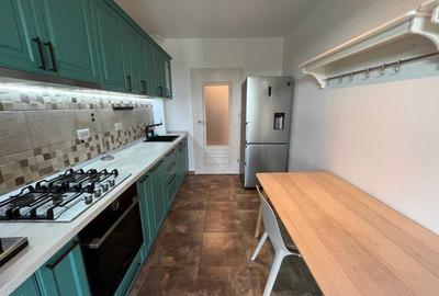 Apartament cu 3 camere semidecomandat în Apărătorii Patriei