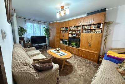 Apartament cu 3 camere decomandat, mobilat în Olimpia-Stadion
