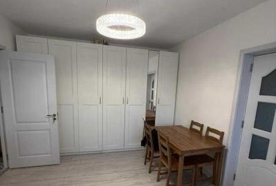 Apartament cu 4 camere semidecomandat, mobilat în Ghencea