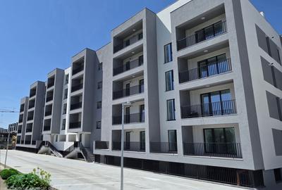 Apartament cu 3 camere decomandat în Titan