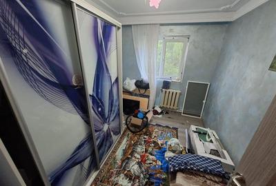 Apartament cu 3 camere semidecomandat, mobilat în Dacia