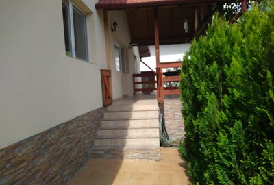 Casă individuală cu 3 camere în Est