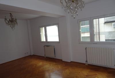 Bloc tip Boutique, constr.2000, cu 2 intrari si parcare subterana - 18