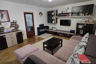 Apartament cu 2 camere decomandat în Cetate