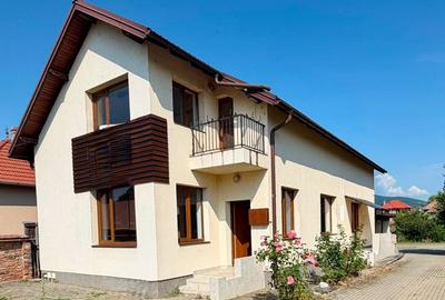 Casă individuală cu 9 camere în Cetate