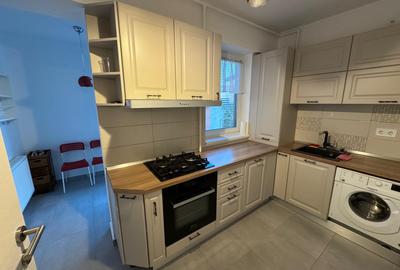 Apartament cu 3 camere semidecomandat în Militari