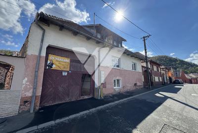 Casă individuală cu 5 camere în Sadu