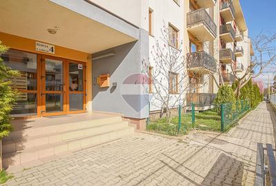 Apartament cu 3 camere decomandat, mobilat în Tractorul