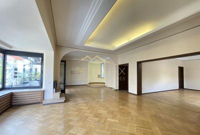 Apartament cu 5 camere în P-ța Victoriei