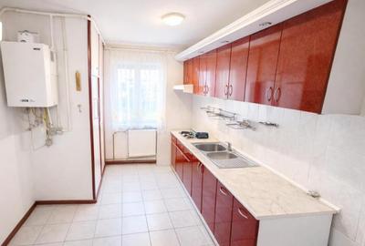 Apartament cu 4 camere decomandat, mobilat în Răcădău