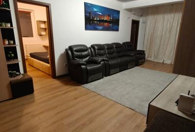 Apartament cu 3 camere semidecomandat, mobilat în Central