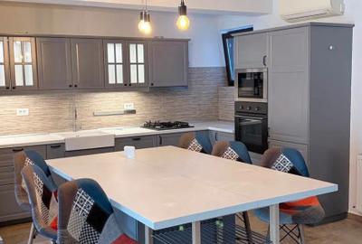 Apartament cu 2 camere semidecomandat, mobilat în P-ța Romană