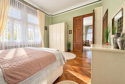 Apartament în Piața Libertății | Clădire istorică, balcon cu vedere spre piață - 10