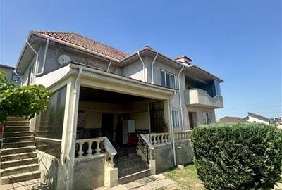Casă individuală cu 5 camere în Central