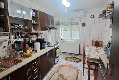 Apartament cu 3 camere decomandat, mobilat în Soarelui