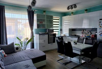 Apartament cu 3 camere decomandat, mobilat în Dumbrăvița