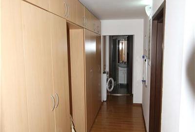 Decomandat cu 2 bai, modelul cel mai mare - 9