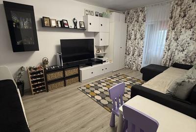 Apartament cu 2 camere decomandat în Trocadero