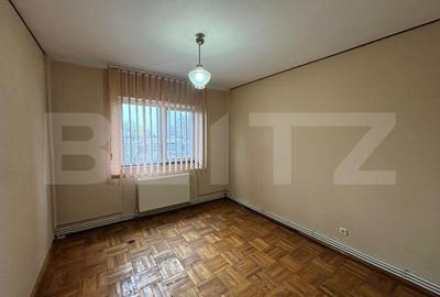 Apartament cu 4 camere semidecomandat în Nord