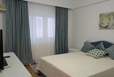 Apartament cu 4 camere decomandat, mobilat în Victoriei