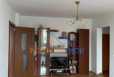 Apartament cu 2 camere semidecomandat, mobilat în Central