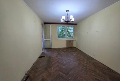 Apartament cu 4 camere semidecomandat în Titan