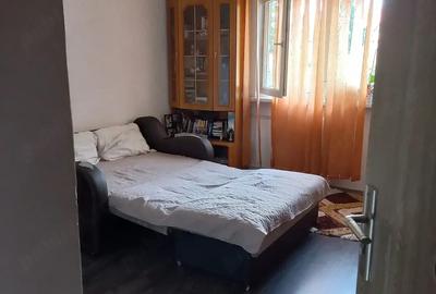 Garsoniera de vanzare, zona Tractorul - 1
