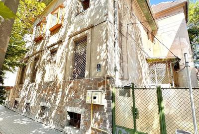Casă individuală cu 10 camere în Ultracentral