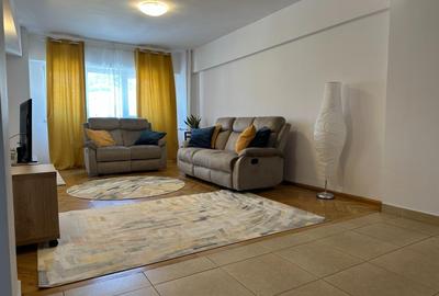Apartament cu 4 camere decomandat, mobilat în P-ța Romană