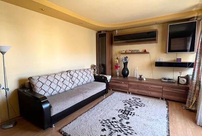 Apartament cu 3 camere decomandat în Zorilor