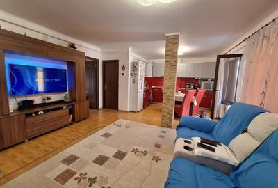 Apartament cu 3 camere semidecomandat, mobilat în Florești