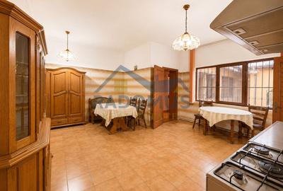 Vila 4 camere | Teren 532 mp | Piscina si foisor | Str. Lupeni - 12
