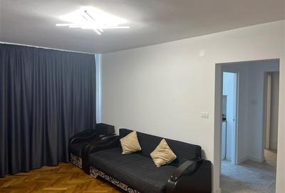 Apartament cu 3 camere semidecomandat în Titan