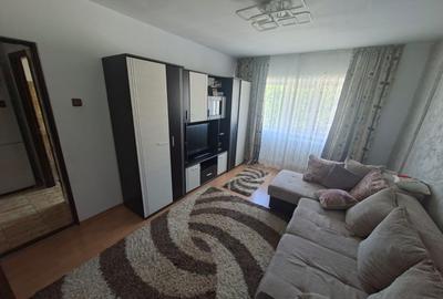 Apartament cu 3 camere decomandat în Păcurari
