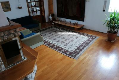 Casă individuală cu 7 camere în Trivale