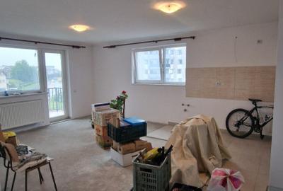 Apartament cu 3 camere semidecomandat în Dâmbul Rotund
