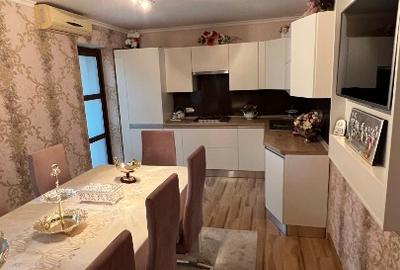 Casă individuală cu 5 camere în Zăvoi