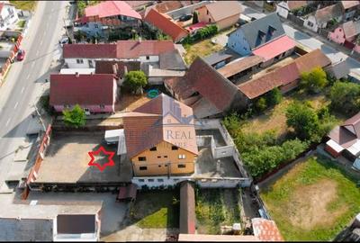 Casă individuală cu 12 camere în Cristian