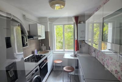 Apartament cu 2 camere semidecomandat, mobilat în Simeria