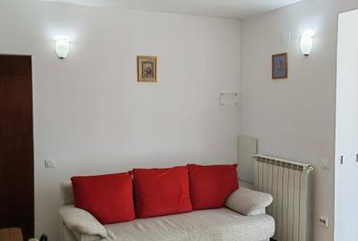 Proprietar închiriez garsonieră Hala Traian Sector 2 - 6