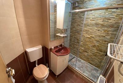 Apartament spatios cu trei camere - 3