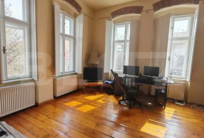 Apartament cu 3 camere decomandat, mobilat în P-ța Maria
