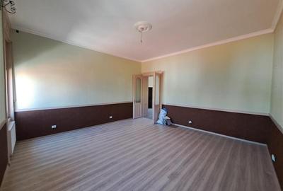 Apartament cu 3 camere, decomandat, situat in zona Semicentrala! - 1