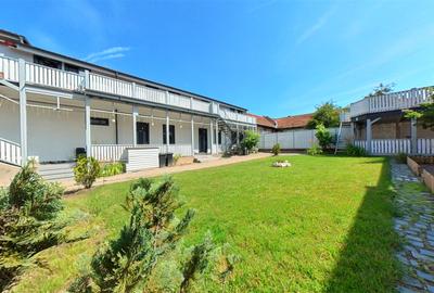 Apartament cu 3 camere - curte cu foisor + spatiu parcat masina - 1