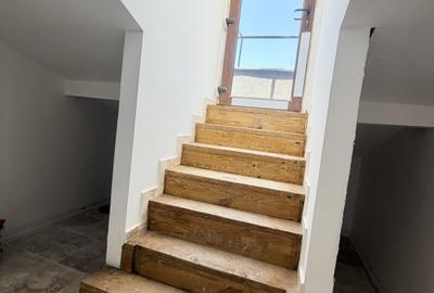 Spatiu pretabul birouri, Salon, Studio in  Mansarda Piata Romana - 9