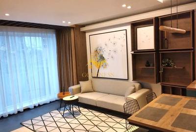 Apartament cu 2 camere semidecomandat, mobilat în Central