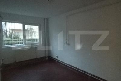 Apartament cu 3 camere decomandat în Micro 4
