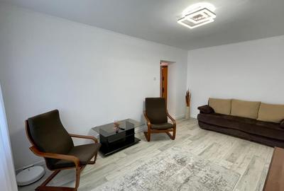 Apartament 3 camere, decomandat, zonă ultracentrală, bloc Mobilux, etaj 1 - 2