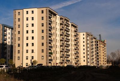 Apartament cu 2 camere decomandat în Tractorul